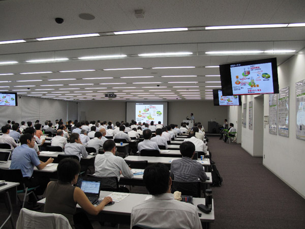 「会場の様子」の画像