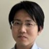 八束博士研究員の顔写真
