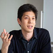 松田研究員のインタビュー写真