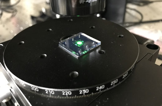 バイオ分子検出メタ表面センサーのデモ写真