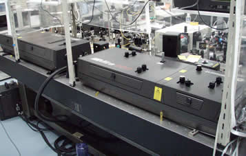 Femtosecond-picosecond dual pulsed titanium sapphire laser with an optical parametric oscillator