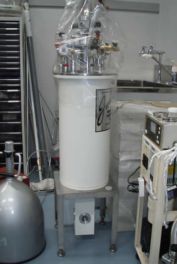 Liquid Helium cryostat